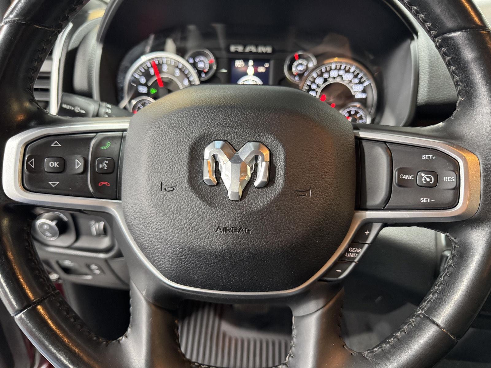 Vehicle photo 13