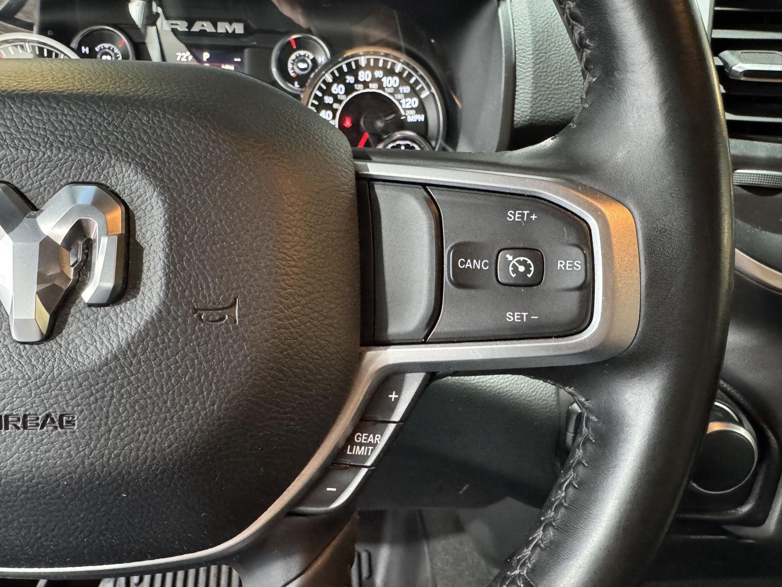 Vehicle photo 15