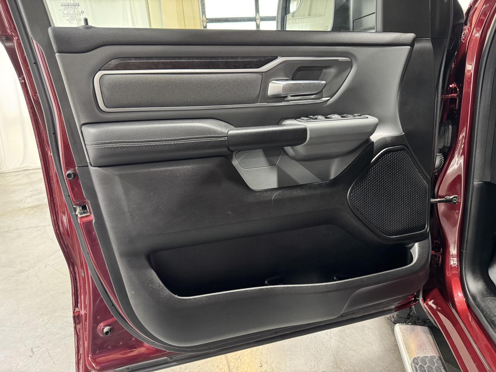 Vehicle photo 16