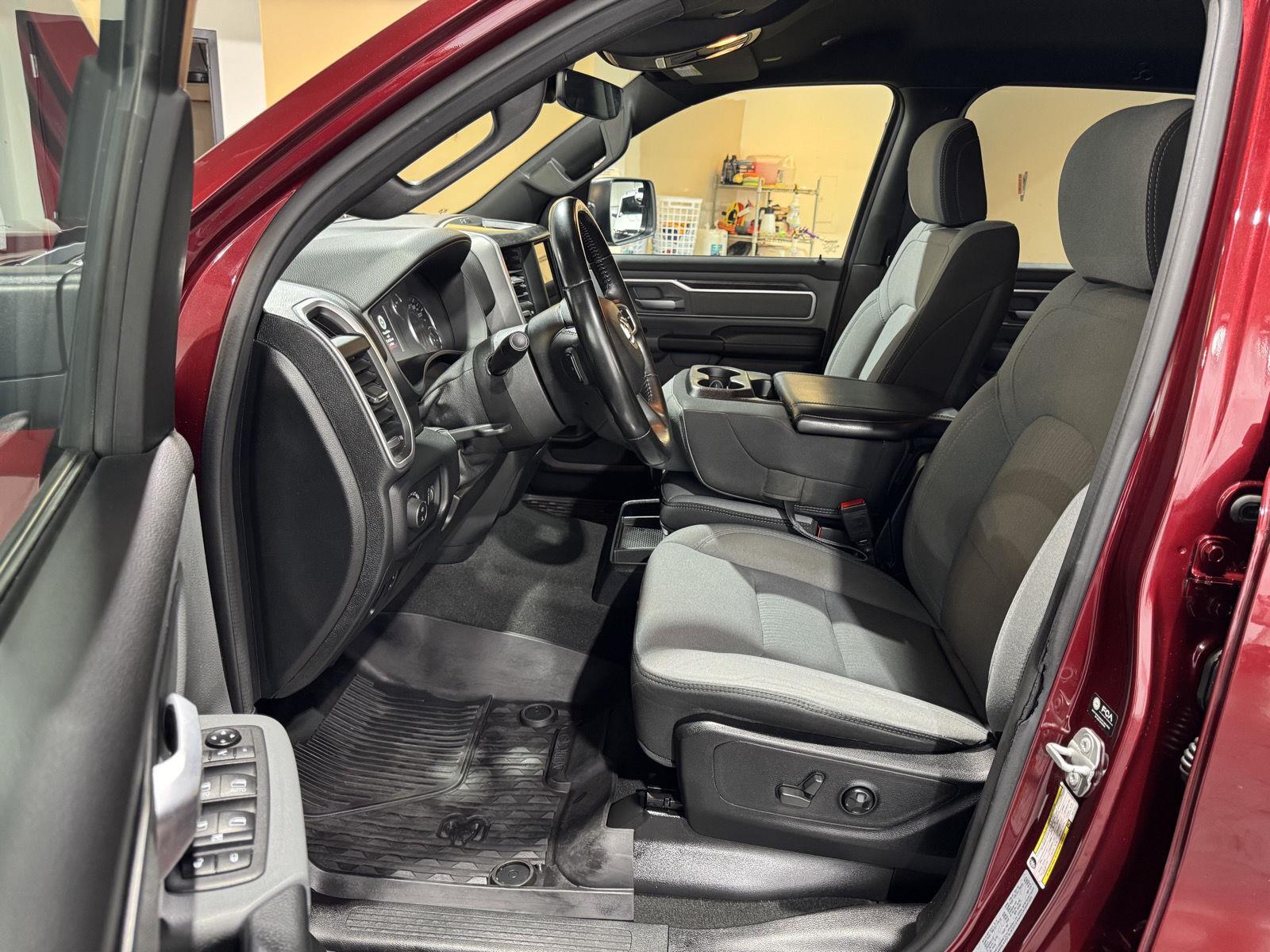 Vehicle photo 19
