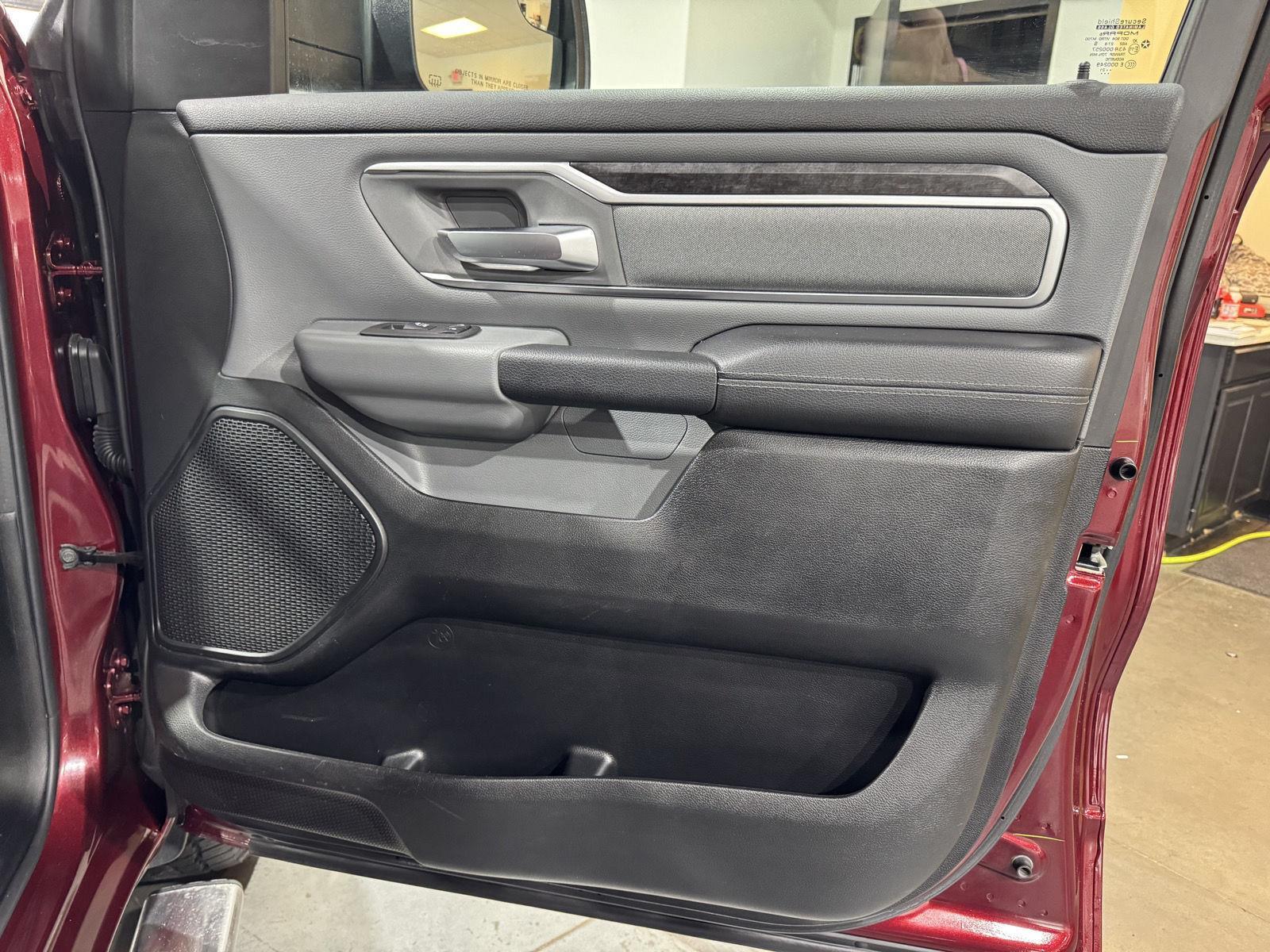 Vehicle photo 22