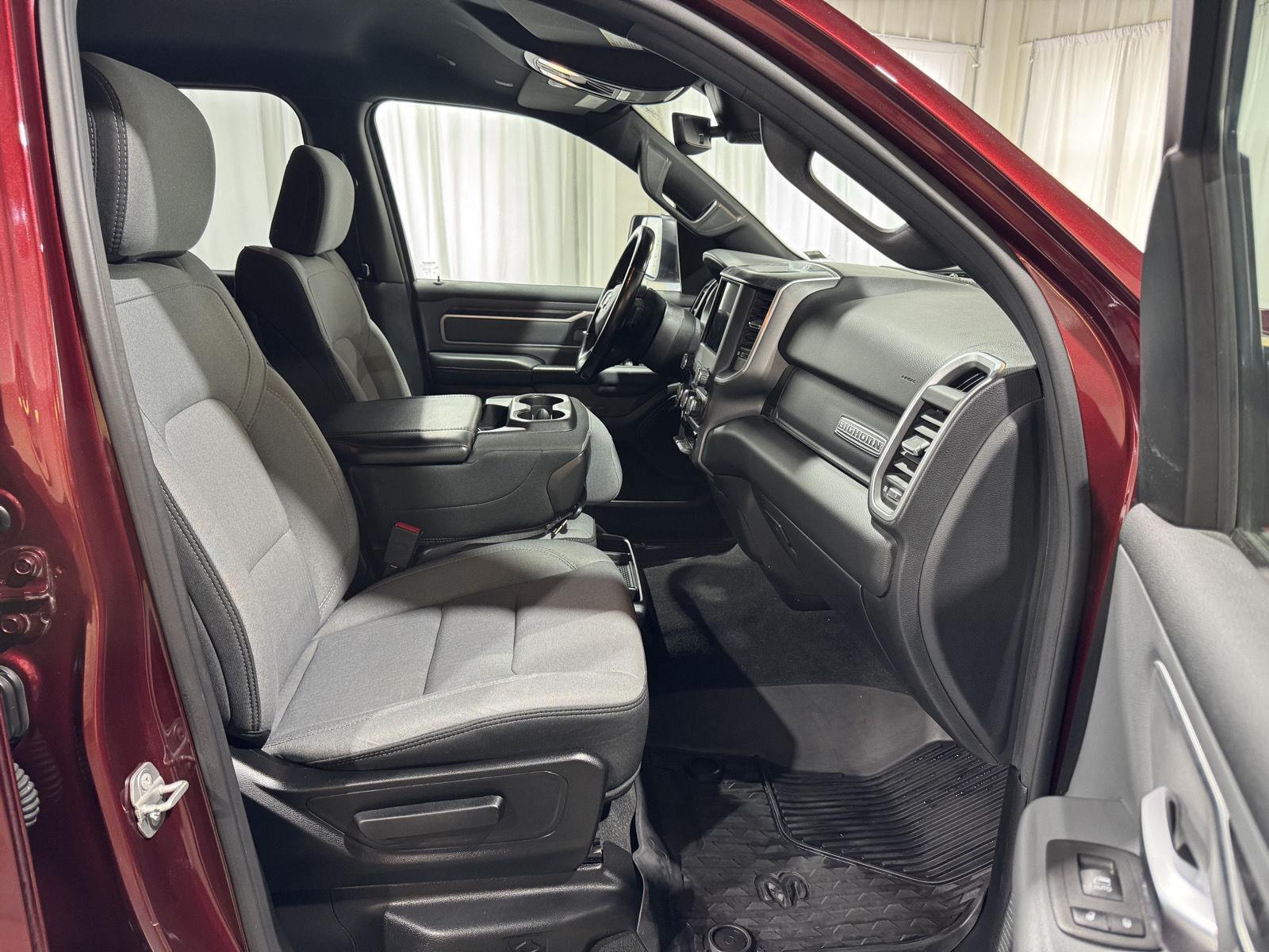 Vehicle photo 23