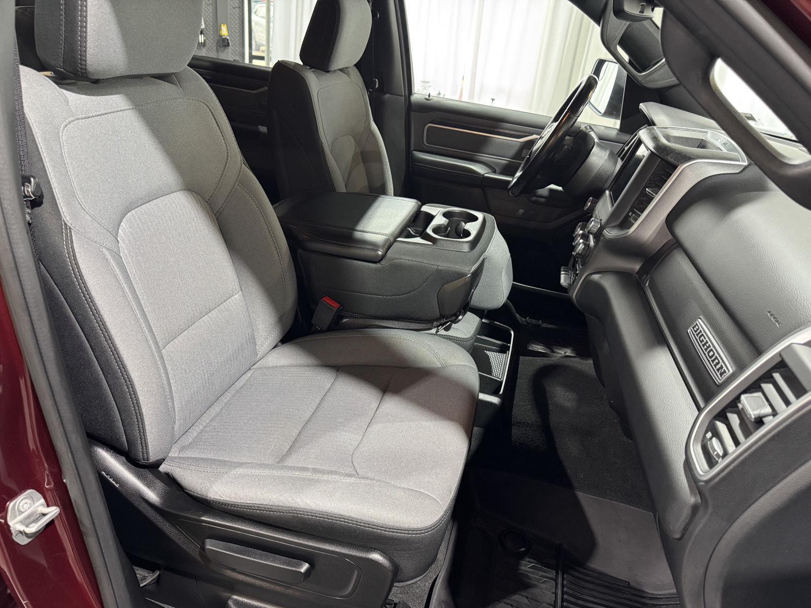 Vehicle photo 24