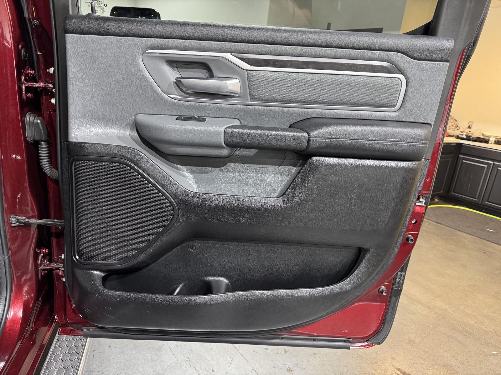 Vehicle photo 25