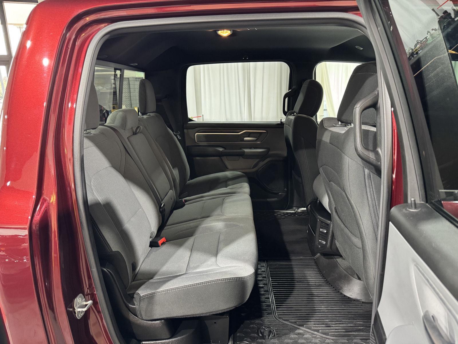 Vehicle photo 26