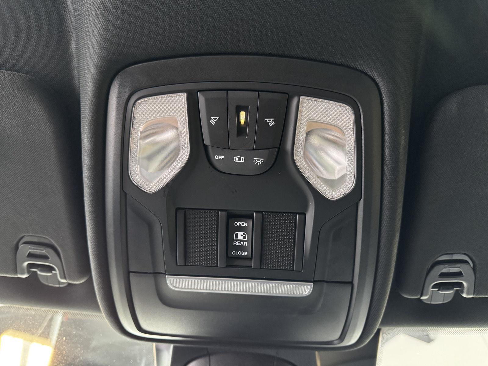 Vehicle photo 27