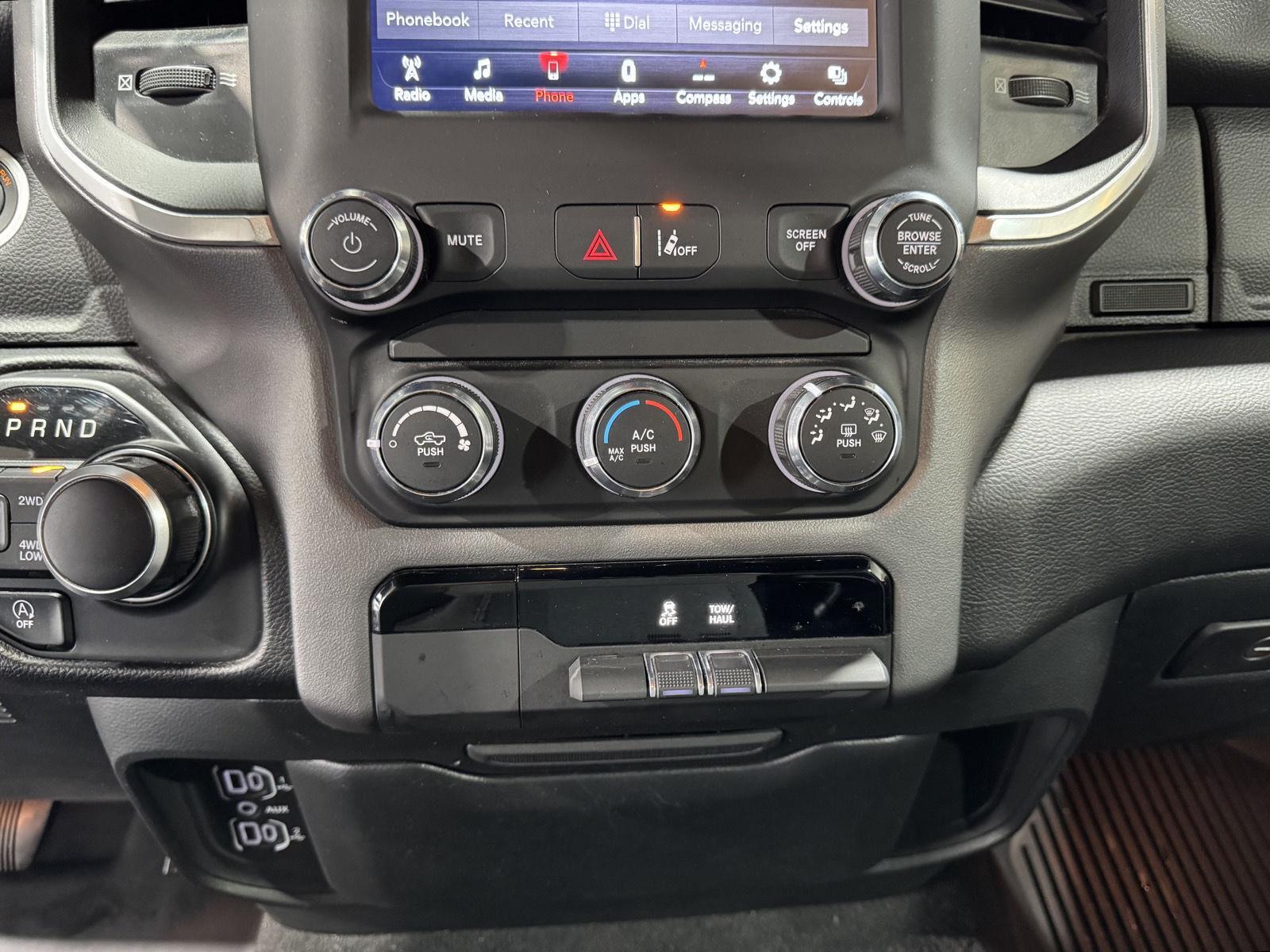 Vehicle photo 29