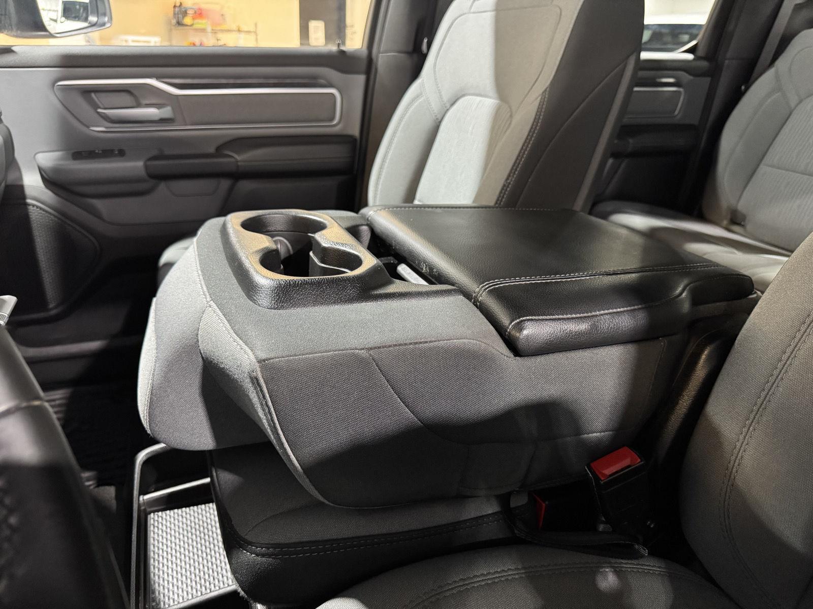Vehicle photo 31