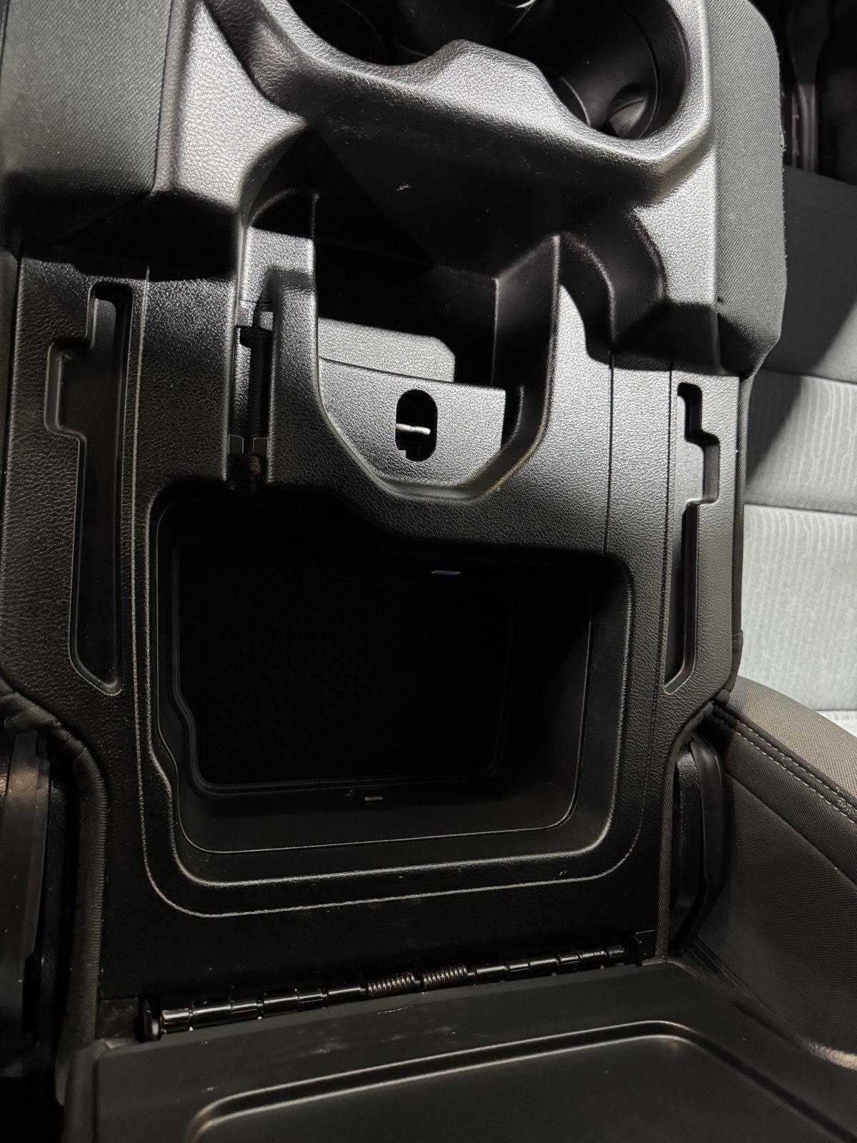 Vehicle photo 32