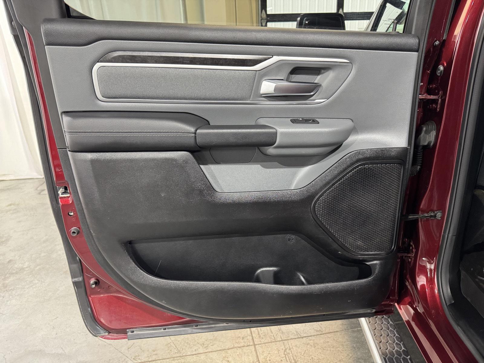 Vehicle photo 33