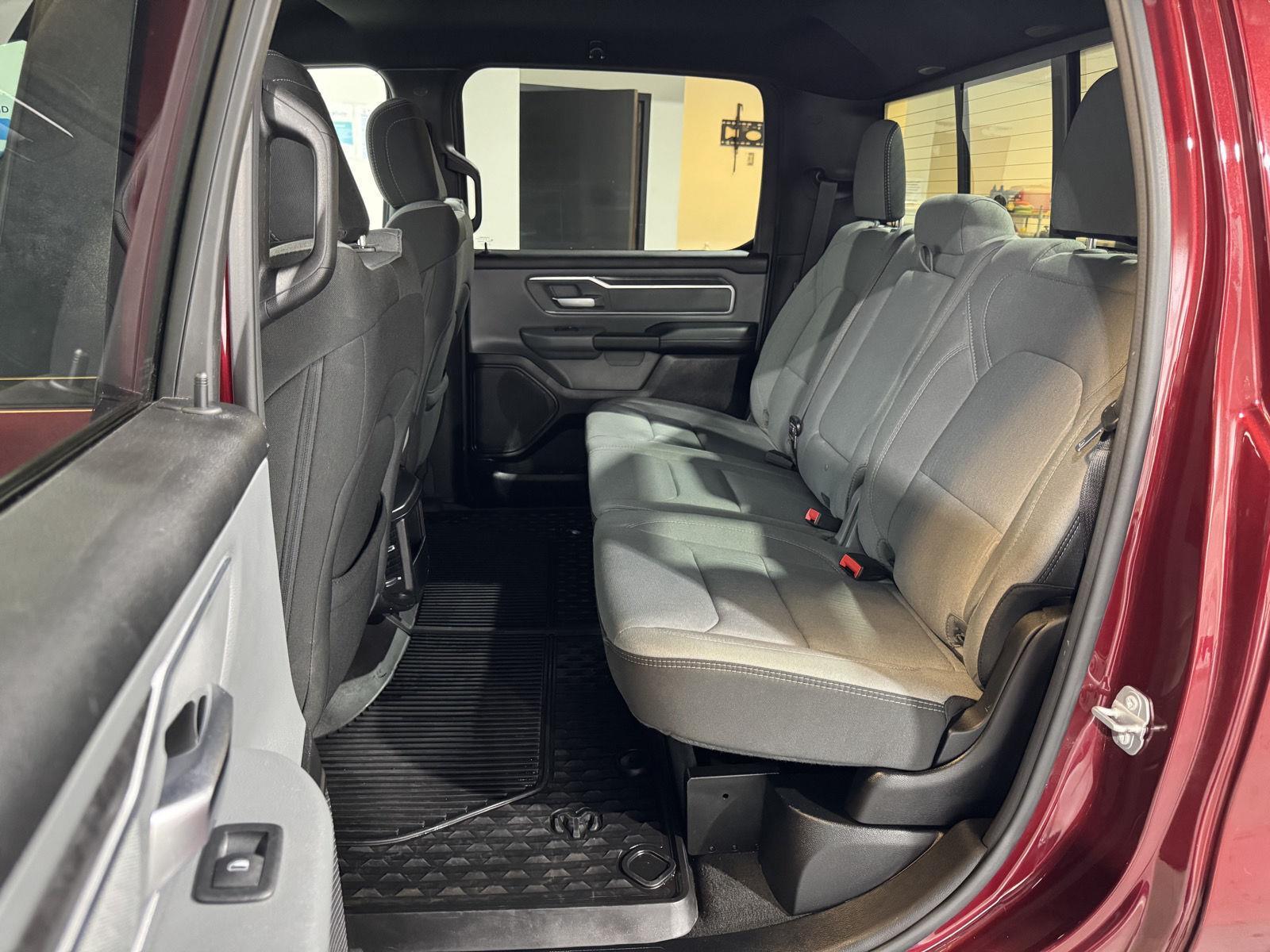 Vehicle photo 34