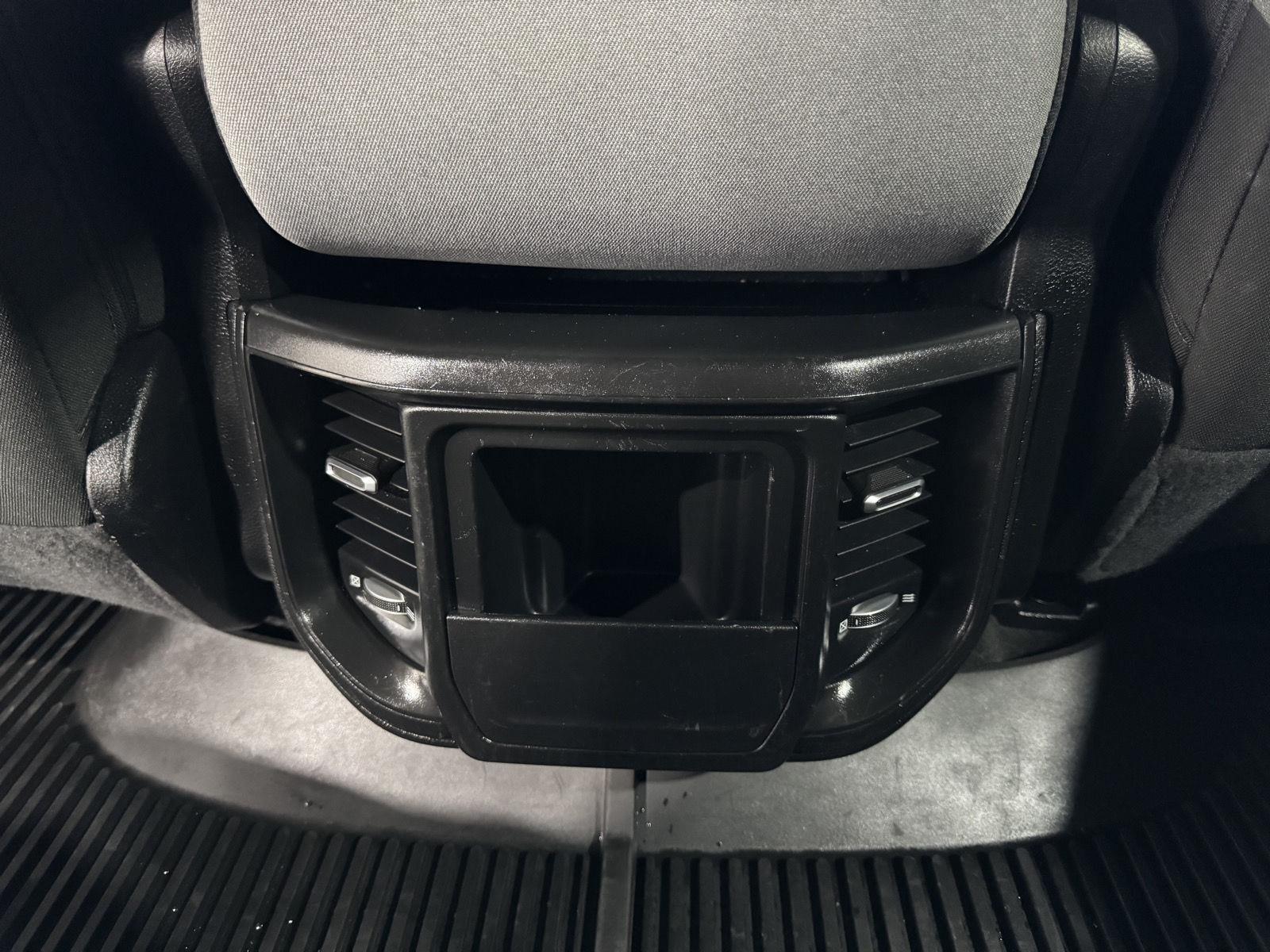 Vehicle photo 35