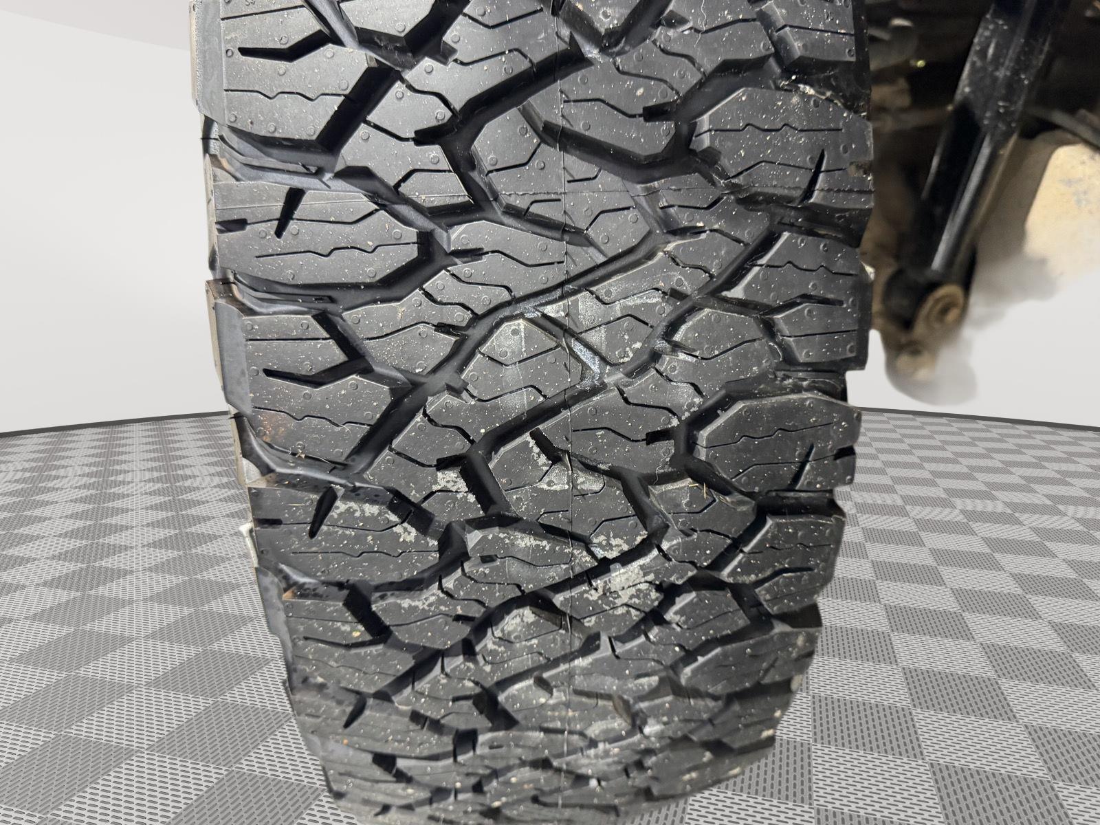 Vehicle photo 11