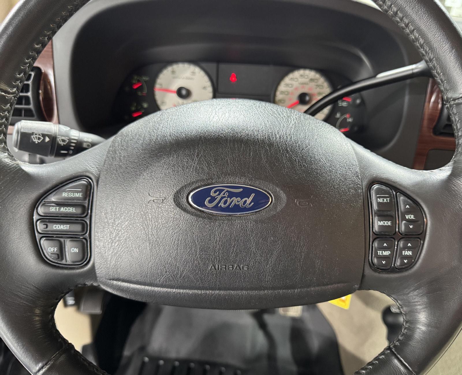 Vehicle photo 13