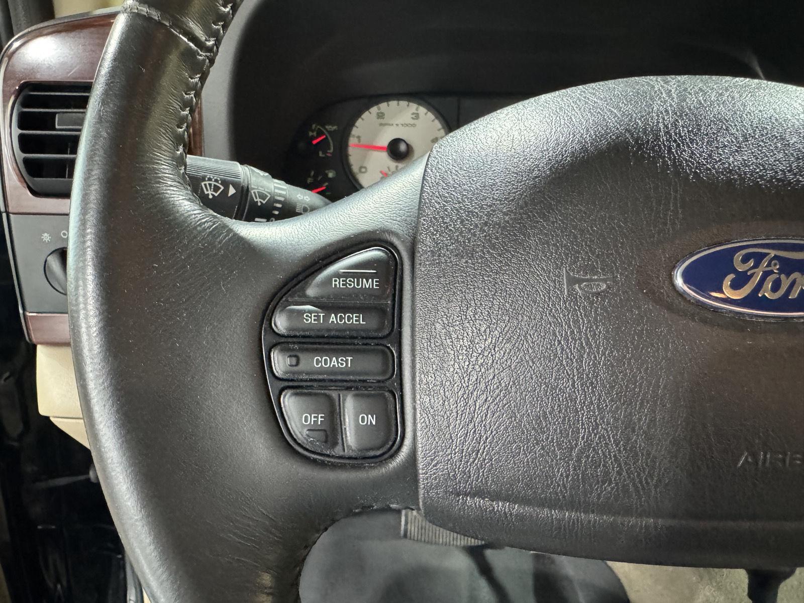 Vehicle photo 14