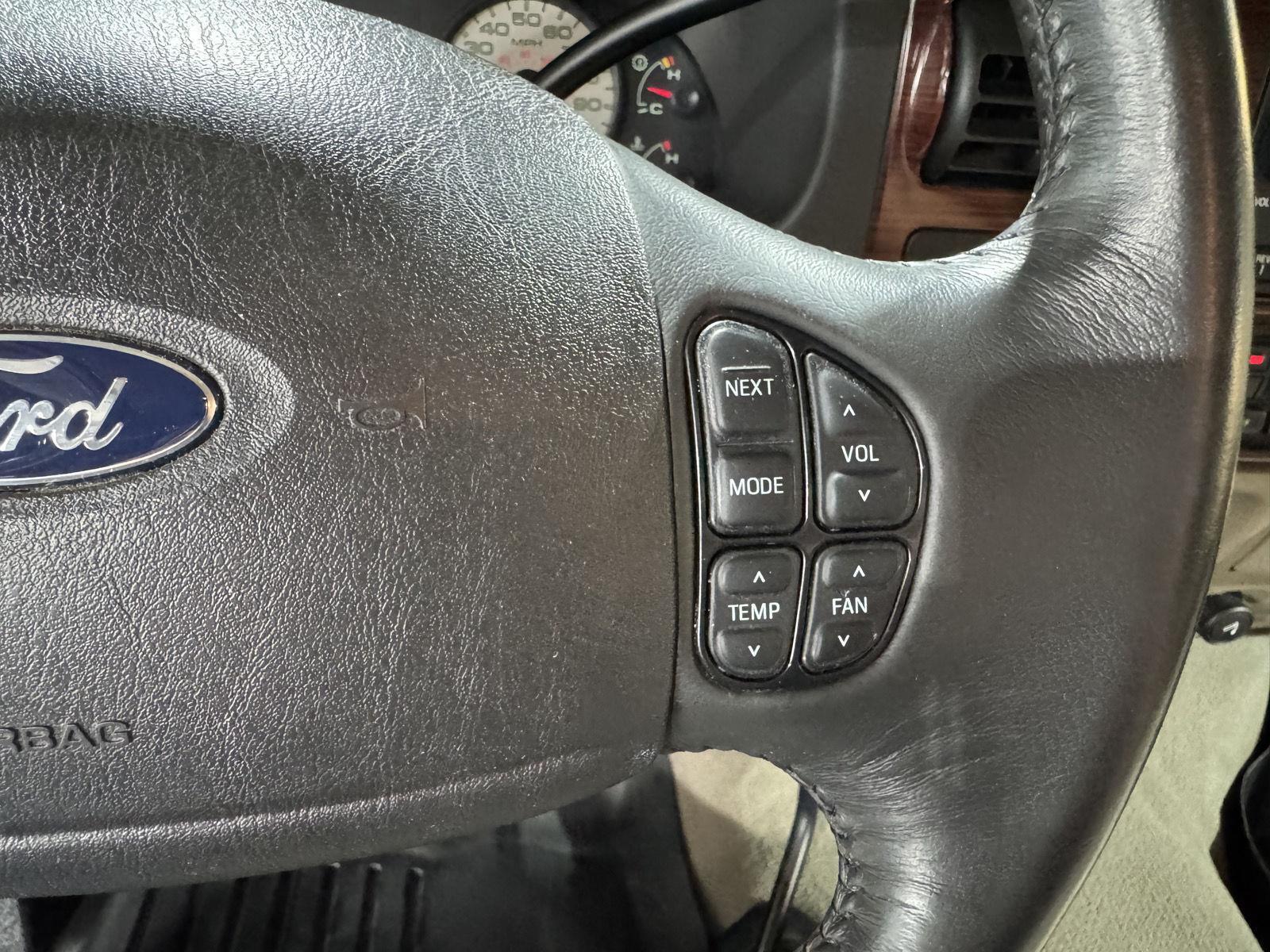Vehicle photo 15