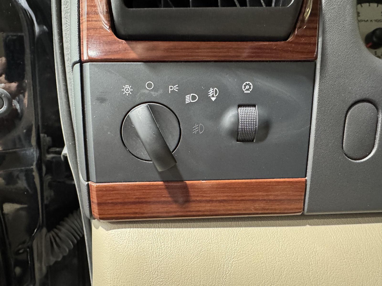 Vehicle photo 18