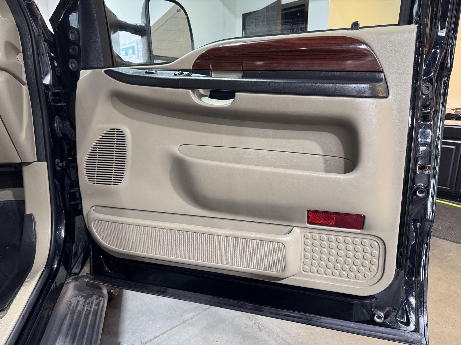 Vehicle photo 24