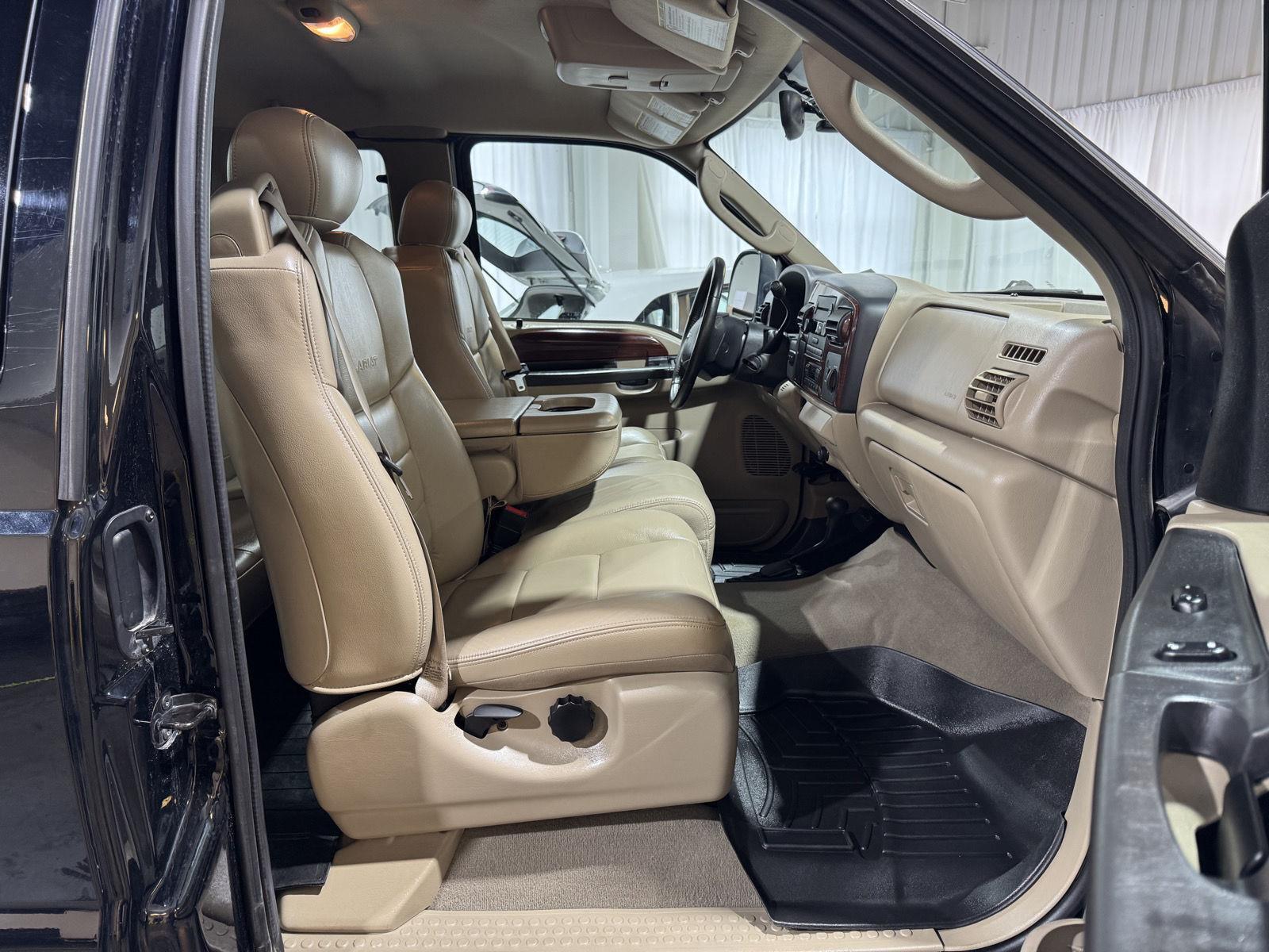 Vehicle photo 25