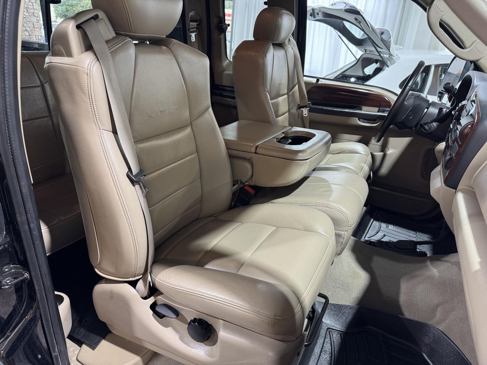 Vehicle photo 26