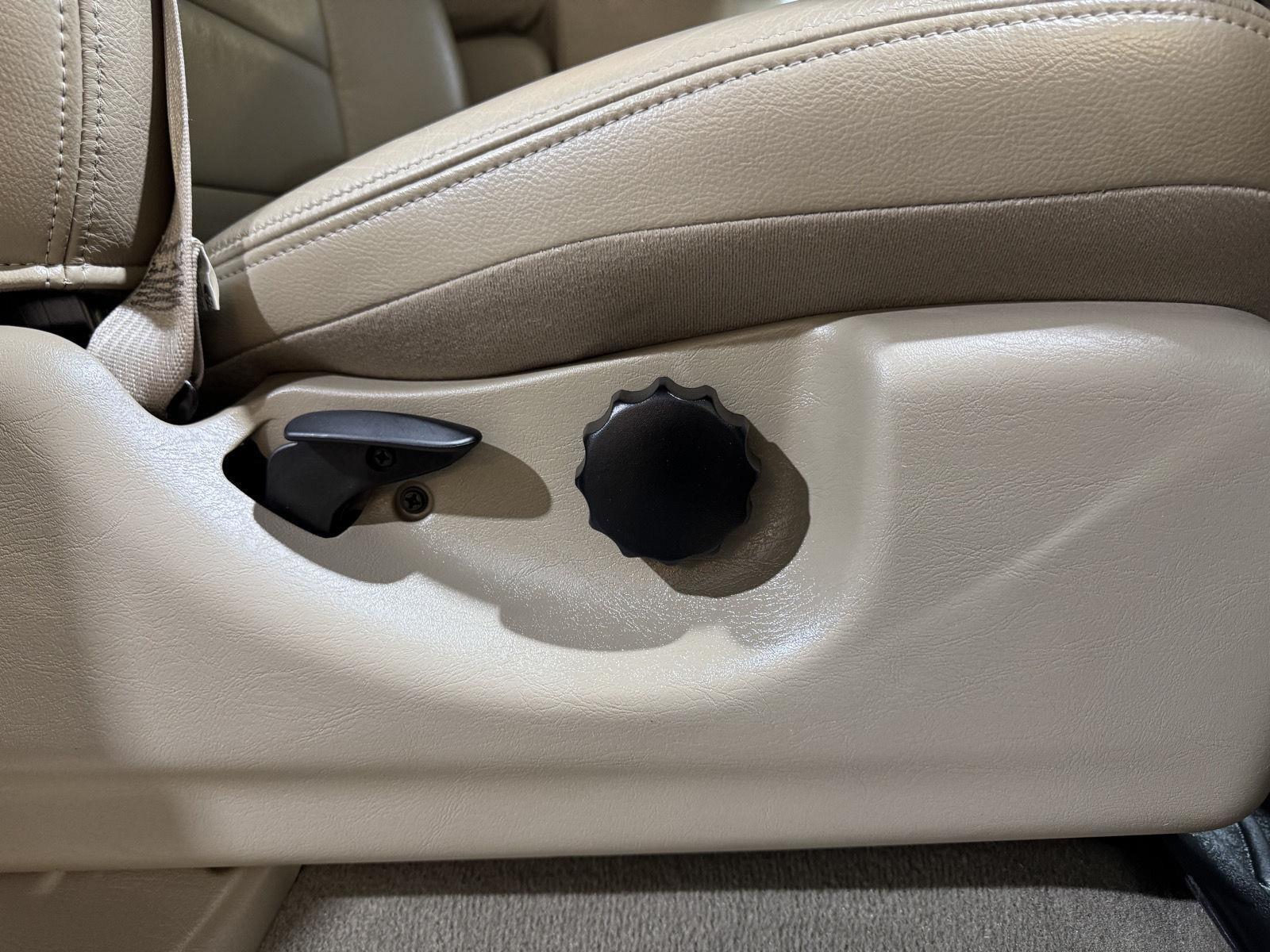 Vehicle photo 27