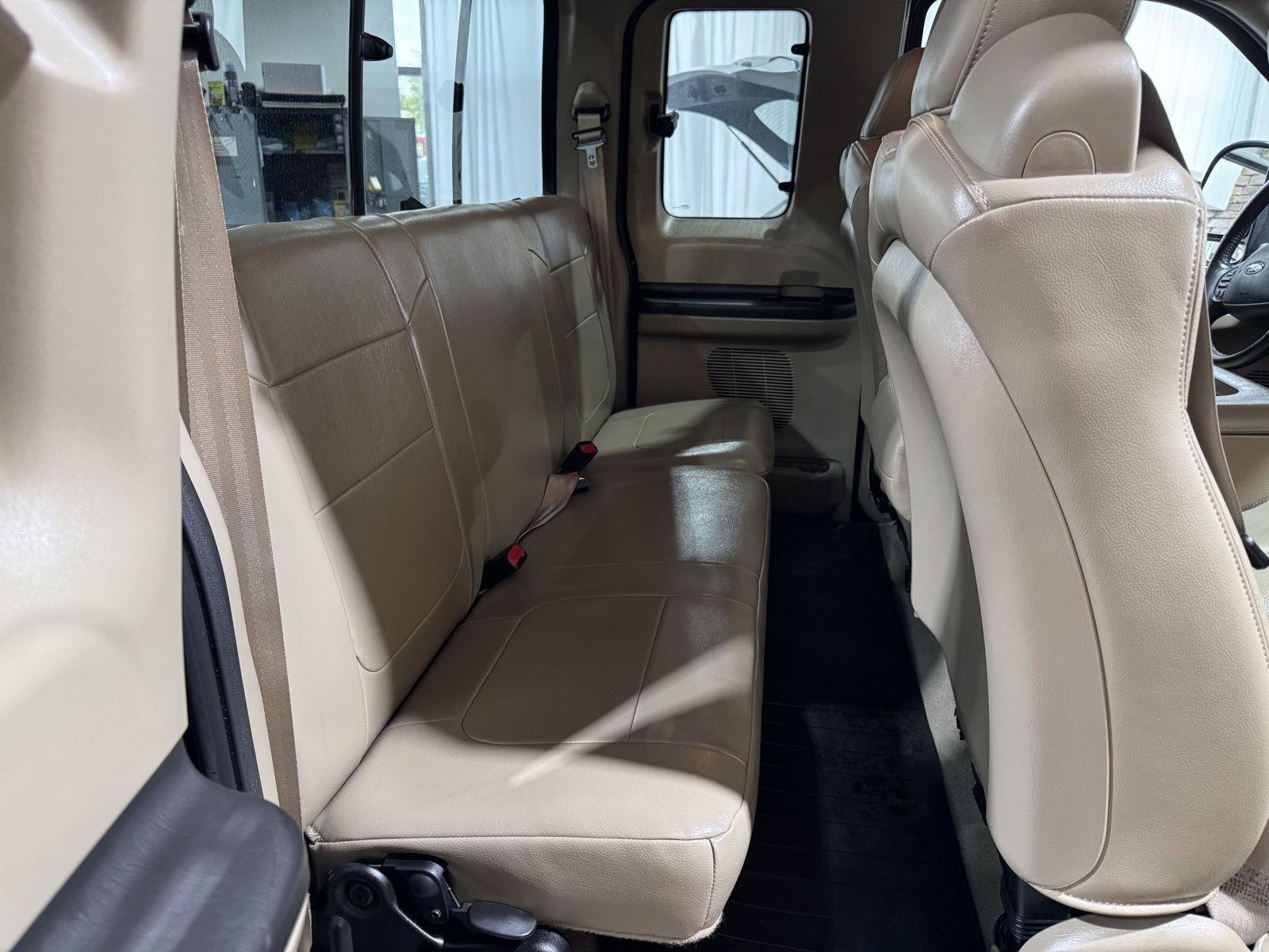 Vehicle photo 29
