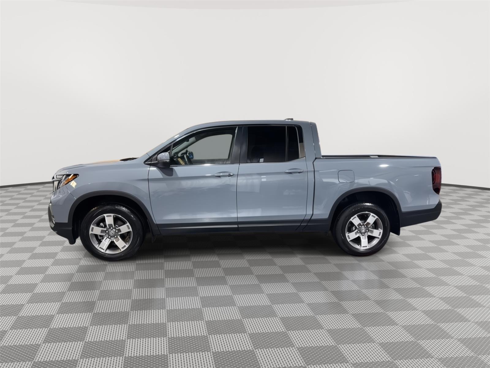 Vehicle photo 2