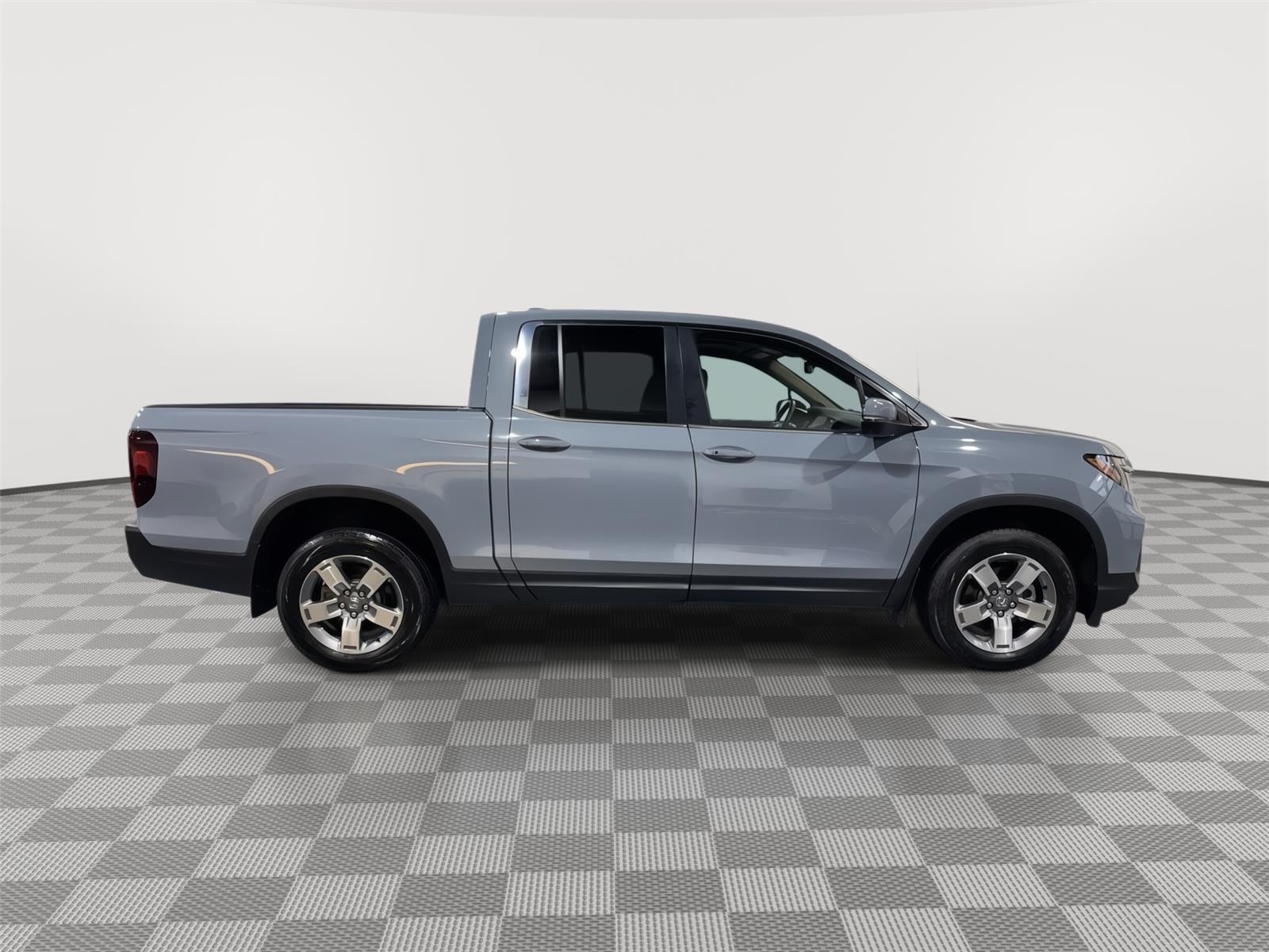 Vehicle photo 7