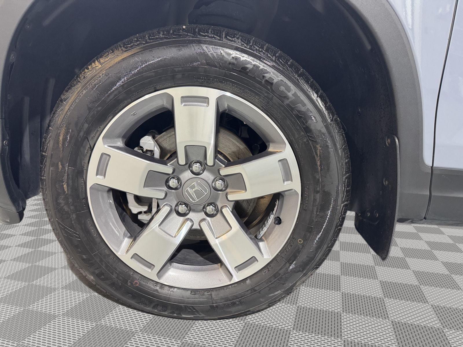 Vehicle photo 11