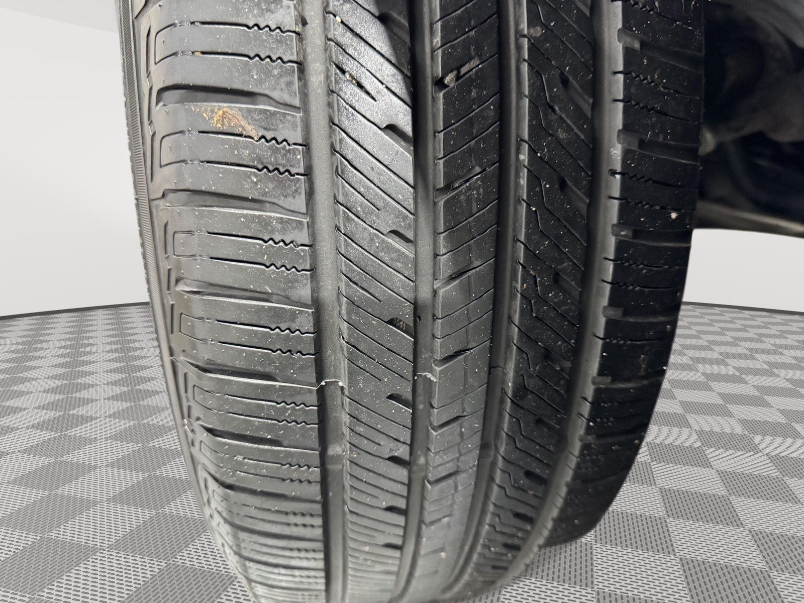 Vehicle photo 12
