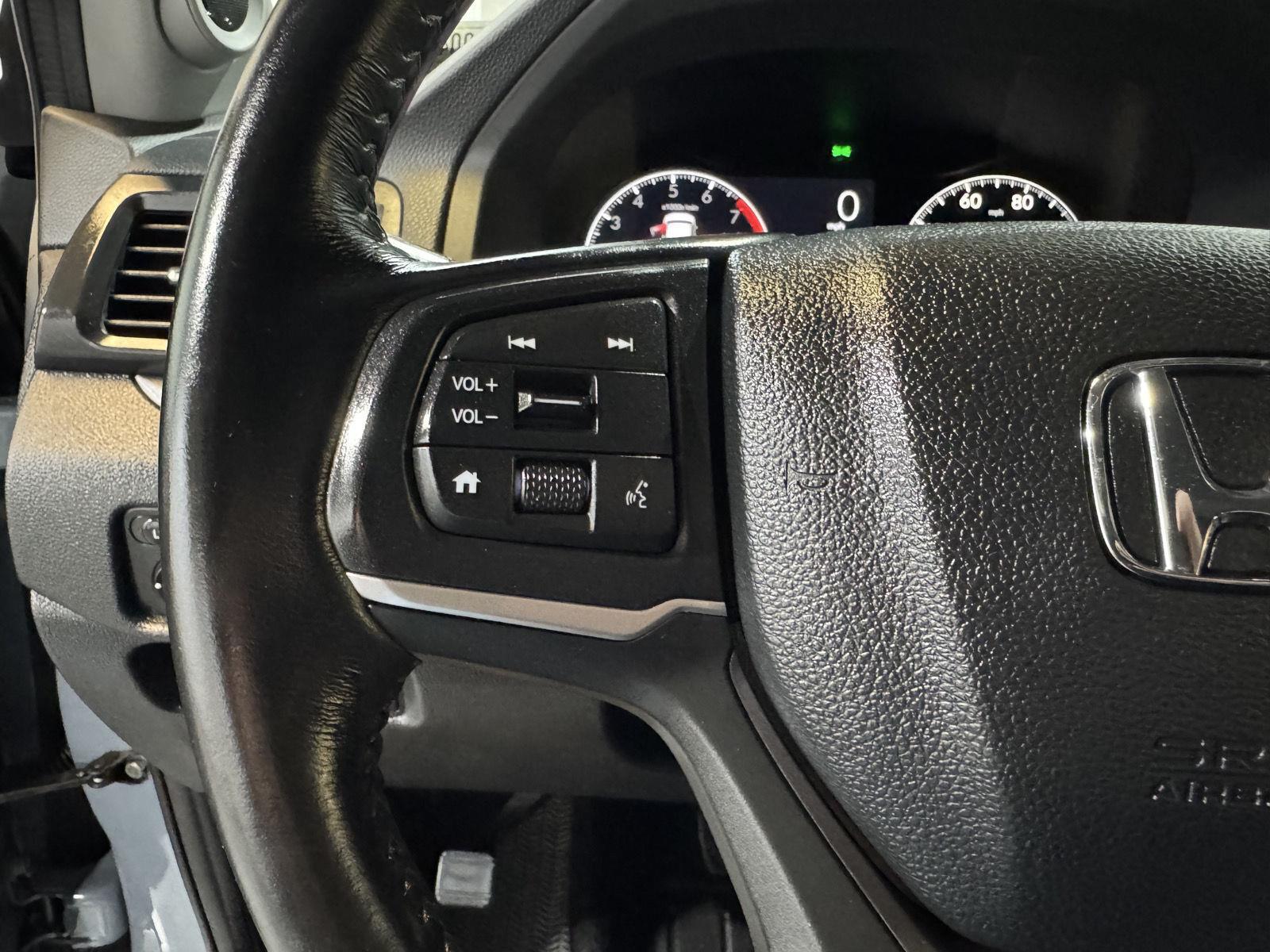 Vehicle photo 15