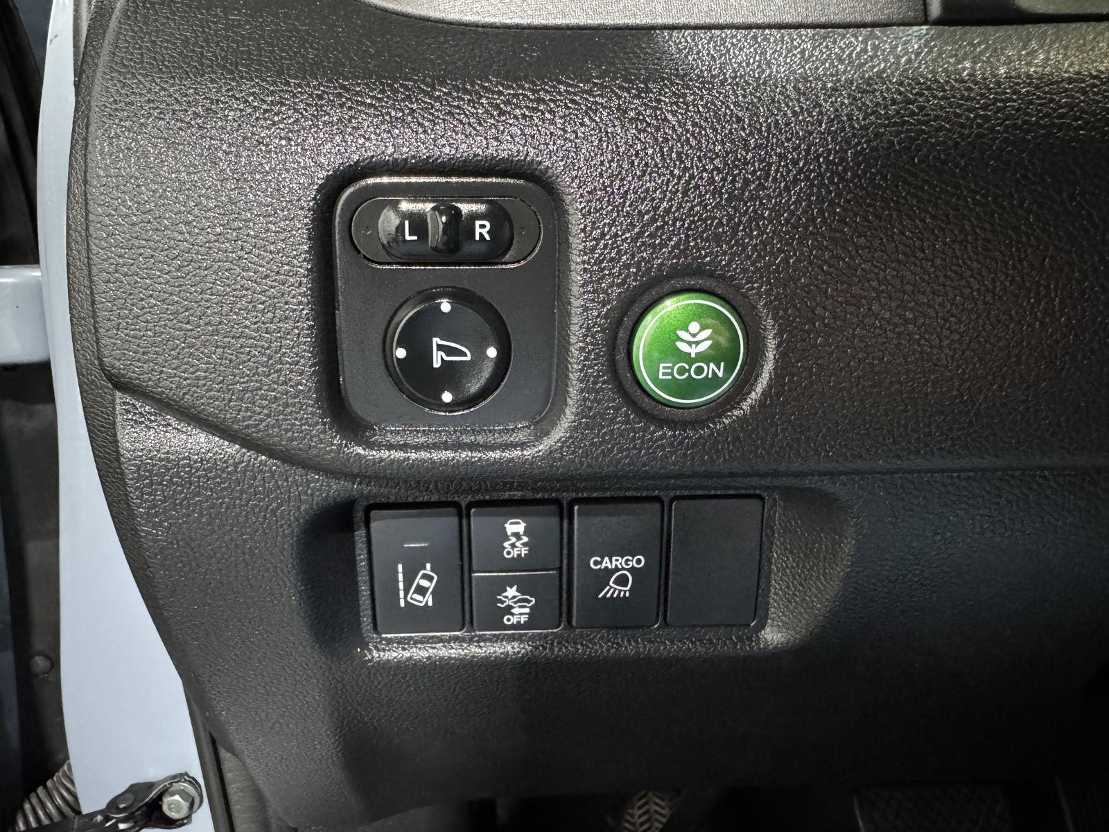 Vehicle photo 18