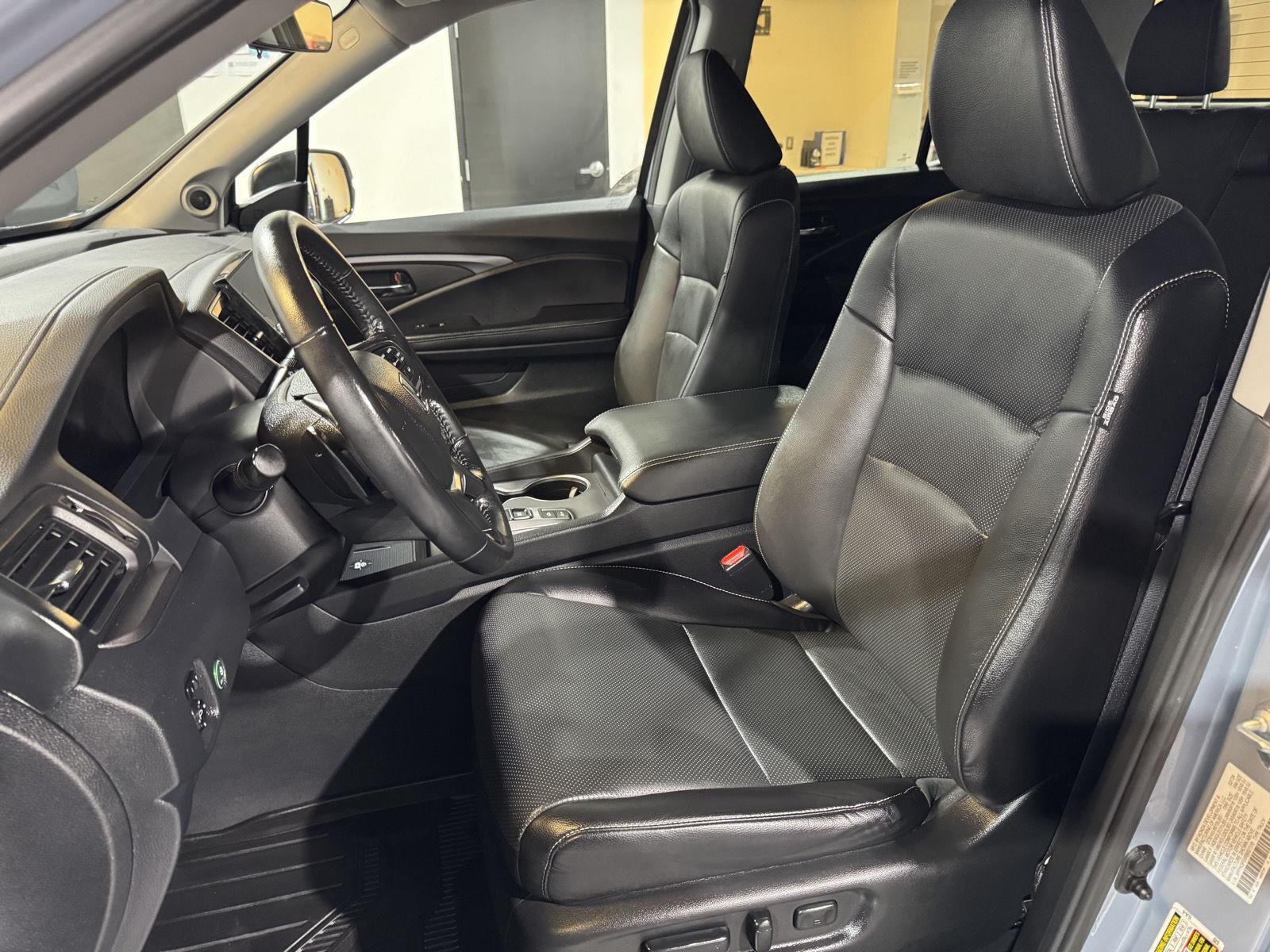 Vehicle photo 21