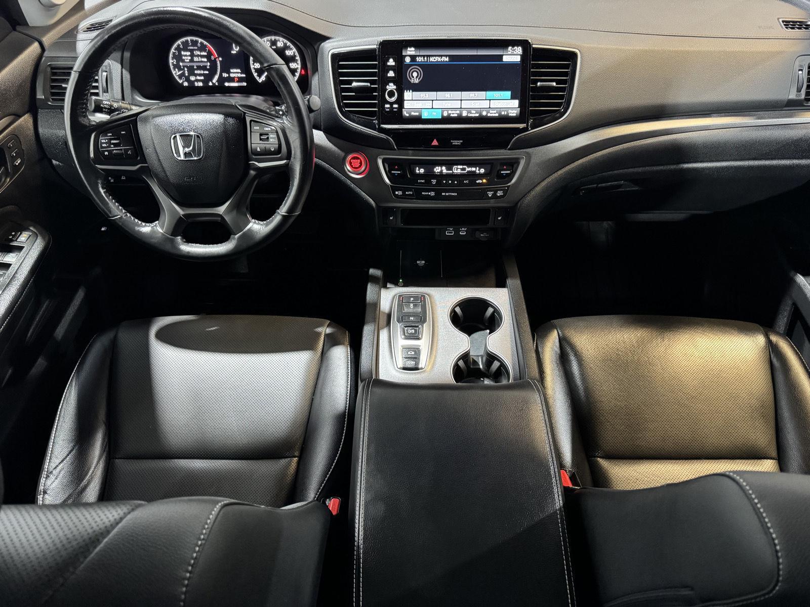 Vehicle photo 23
