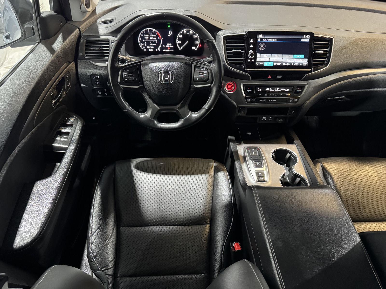 Vehicle photo 24