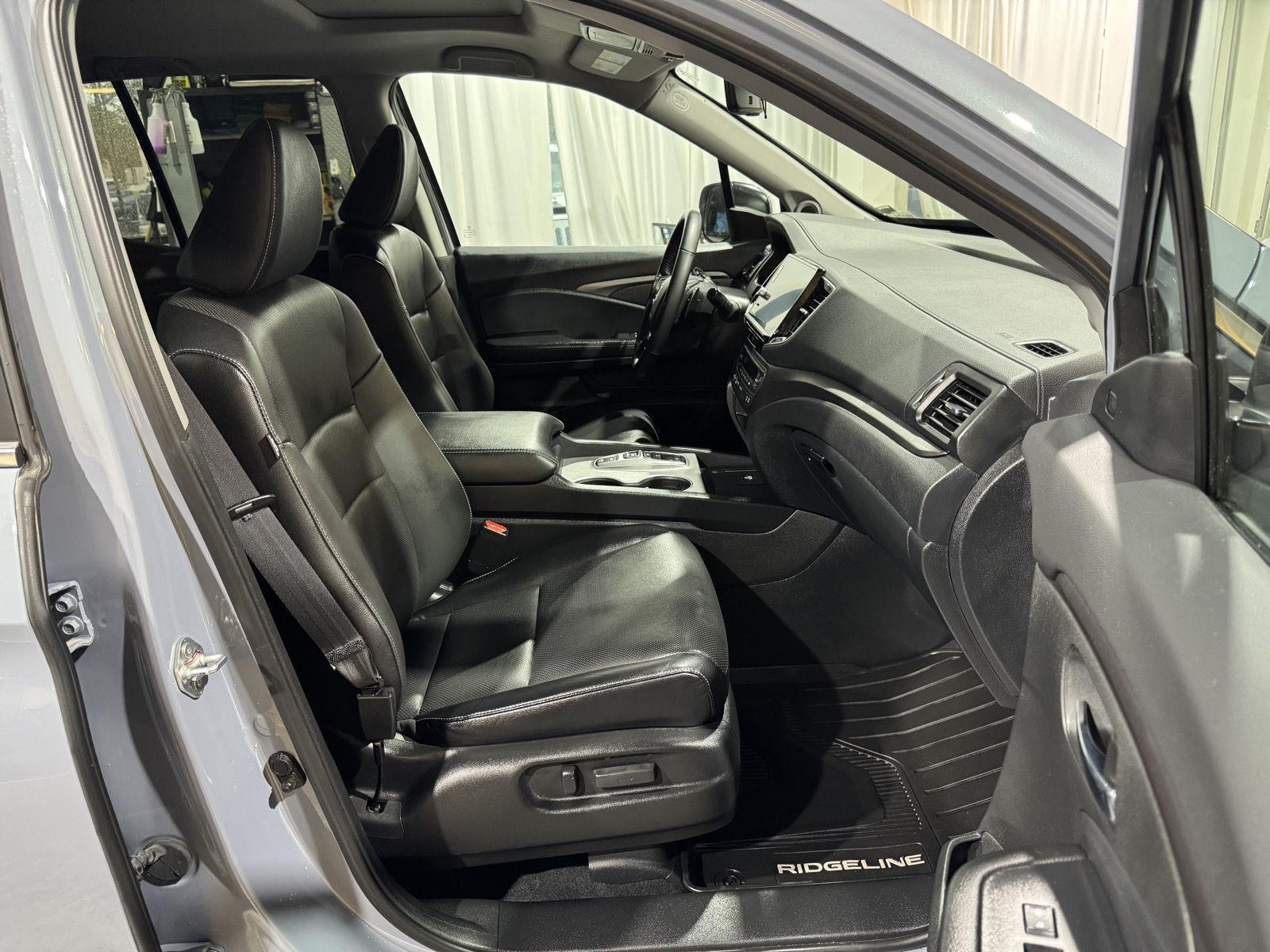 Vehicle photo 26