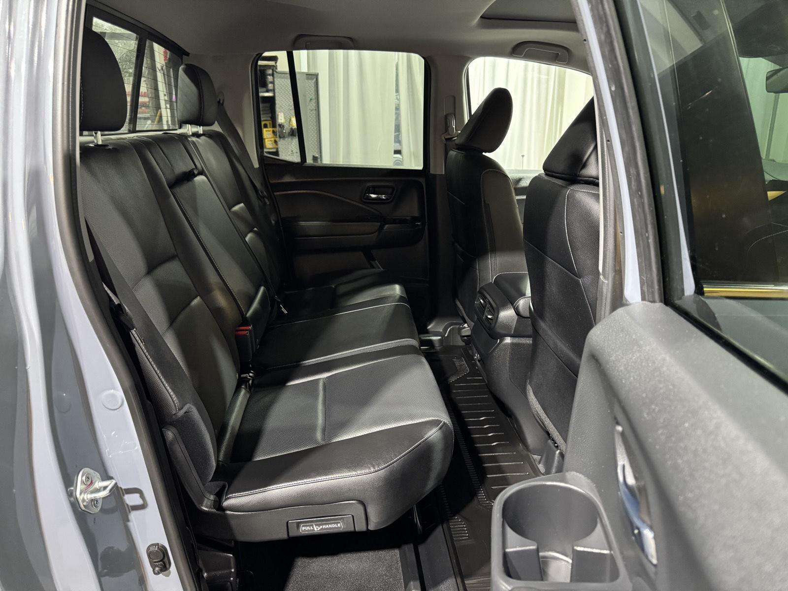 Vehicle photo 30