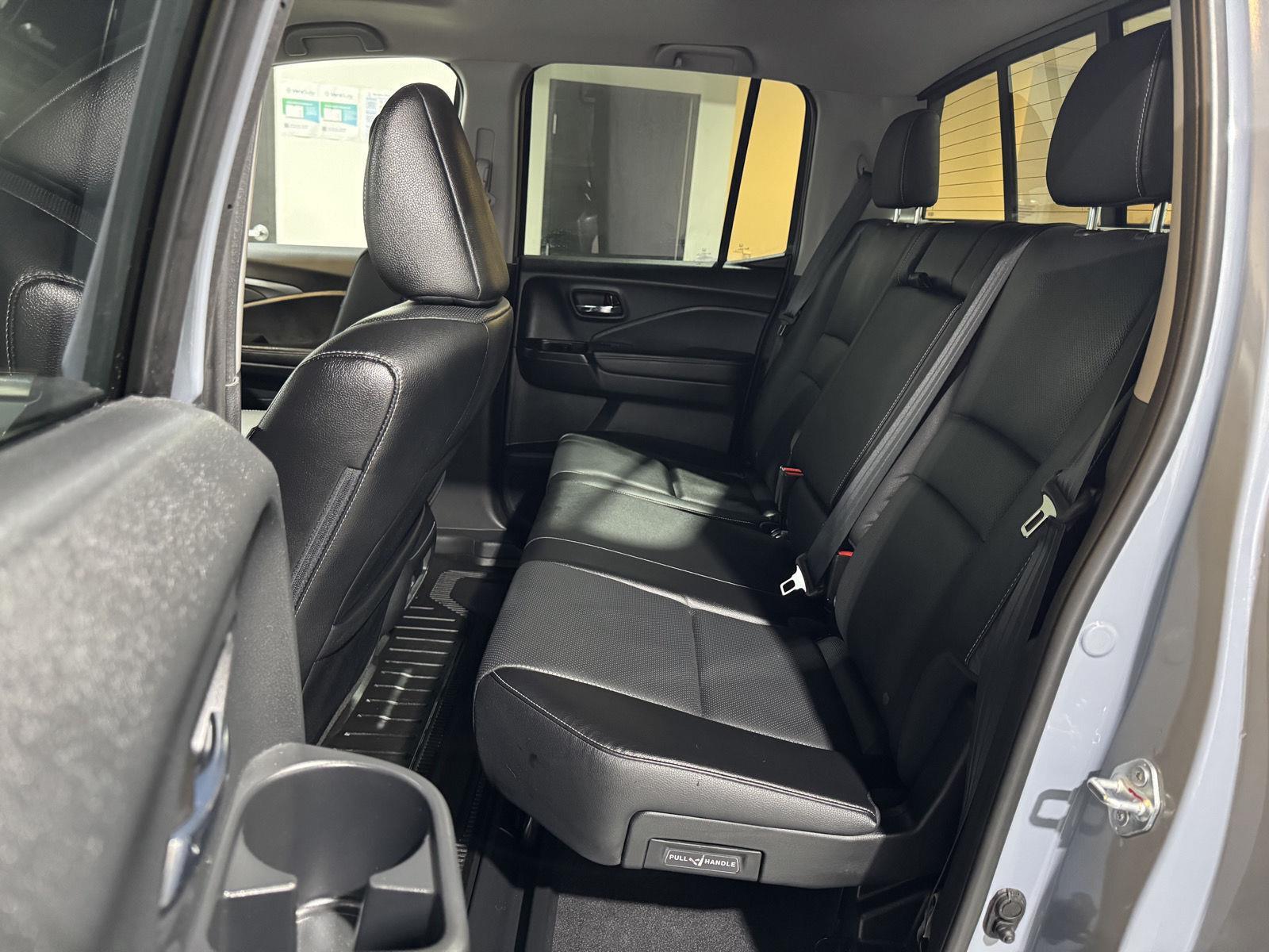 Vehicle photo 32
