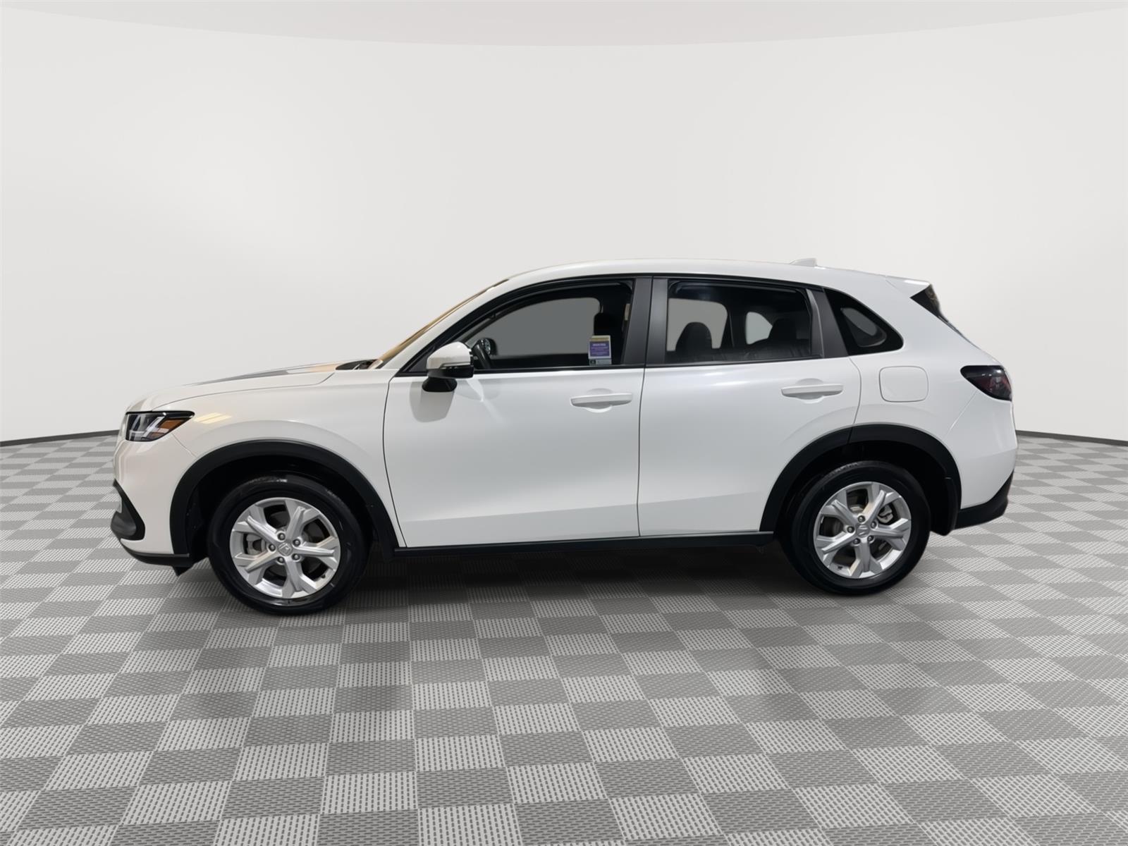 Vehicle photo 2