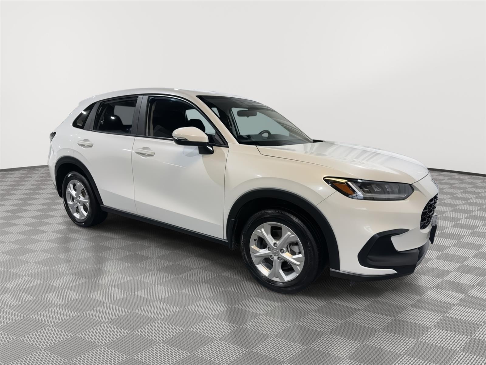 Vehicle photo 5