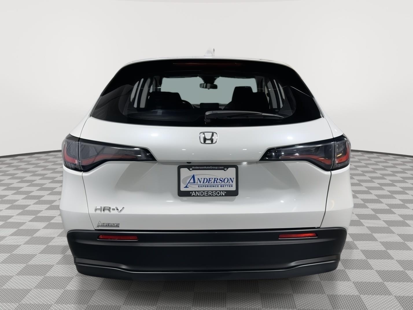 Vehicle photo 8
