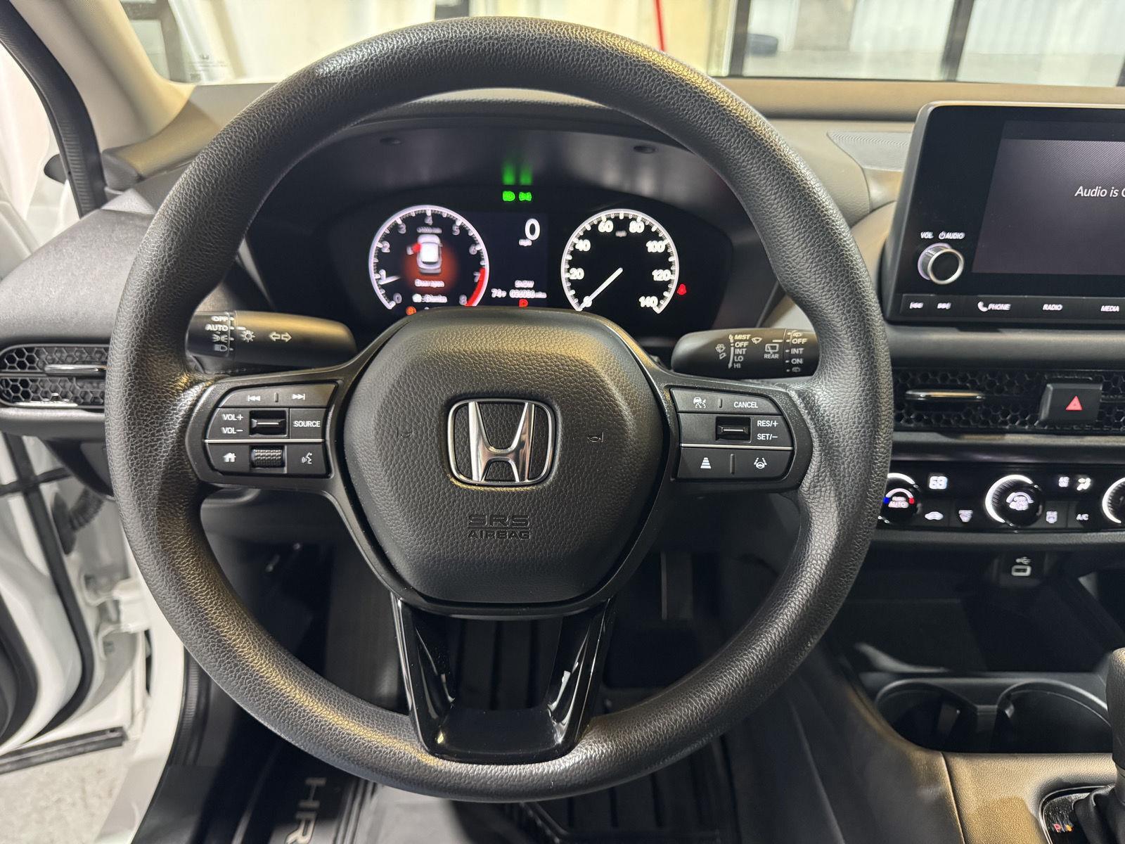 Vehicle photo 12