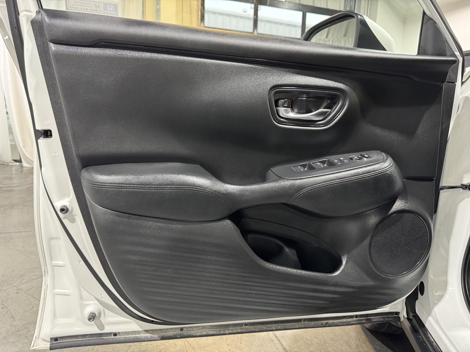 Vehicle photo 16