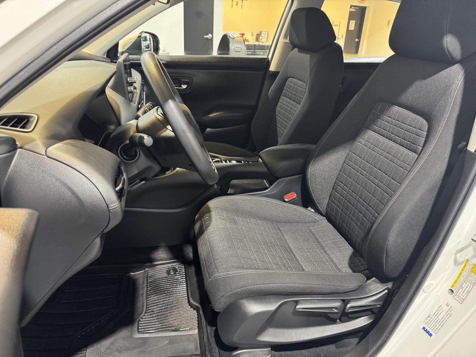 Vehicle photo 18