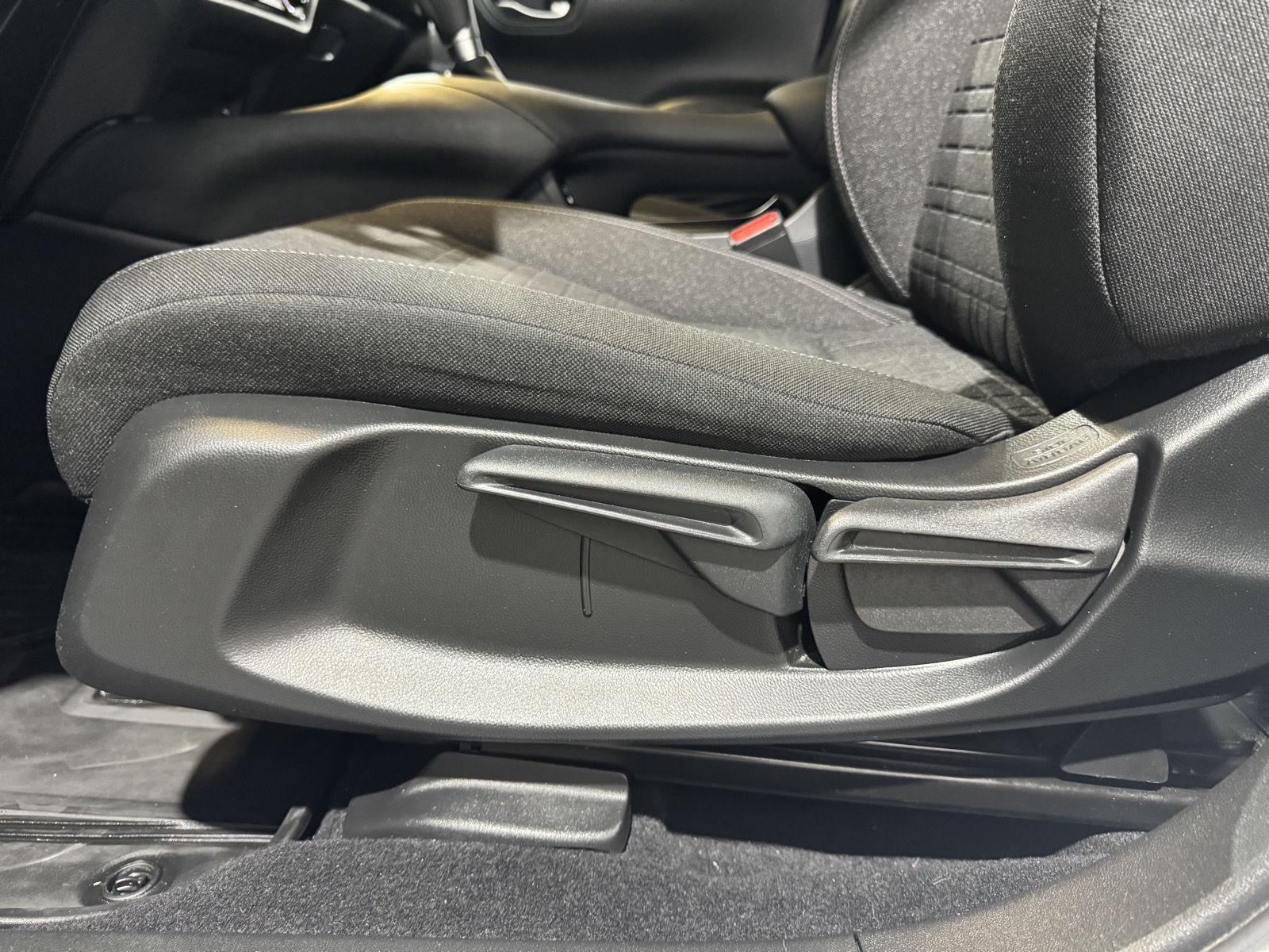 Vehicle photo 19
