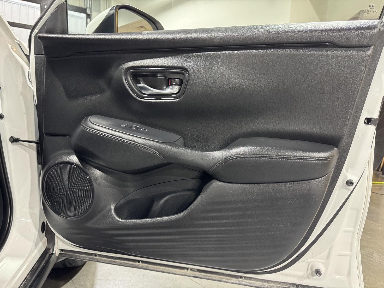 Vehicle photo 22