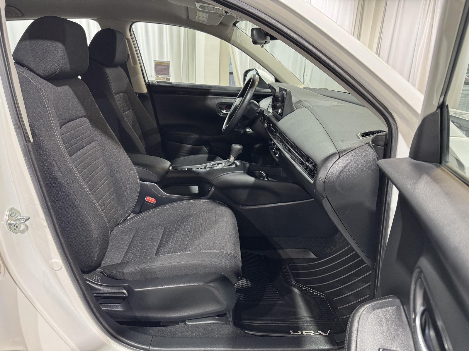 Vehicle photo 23