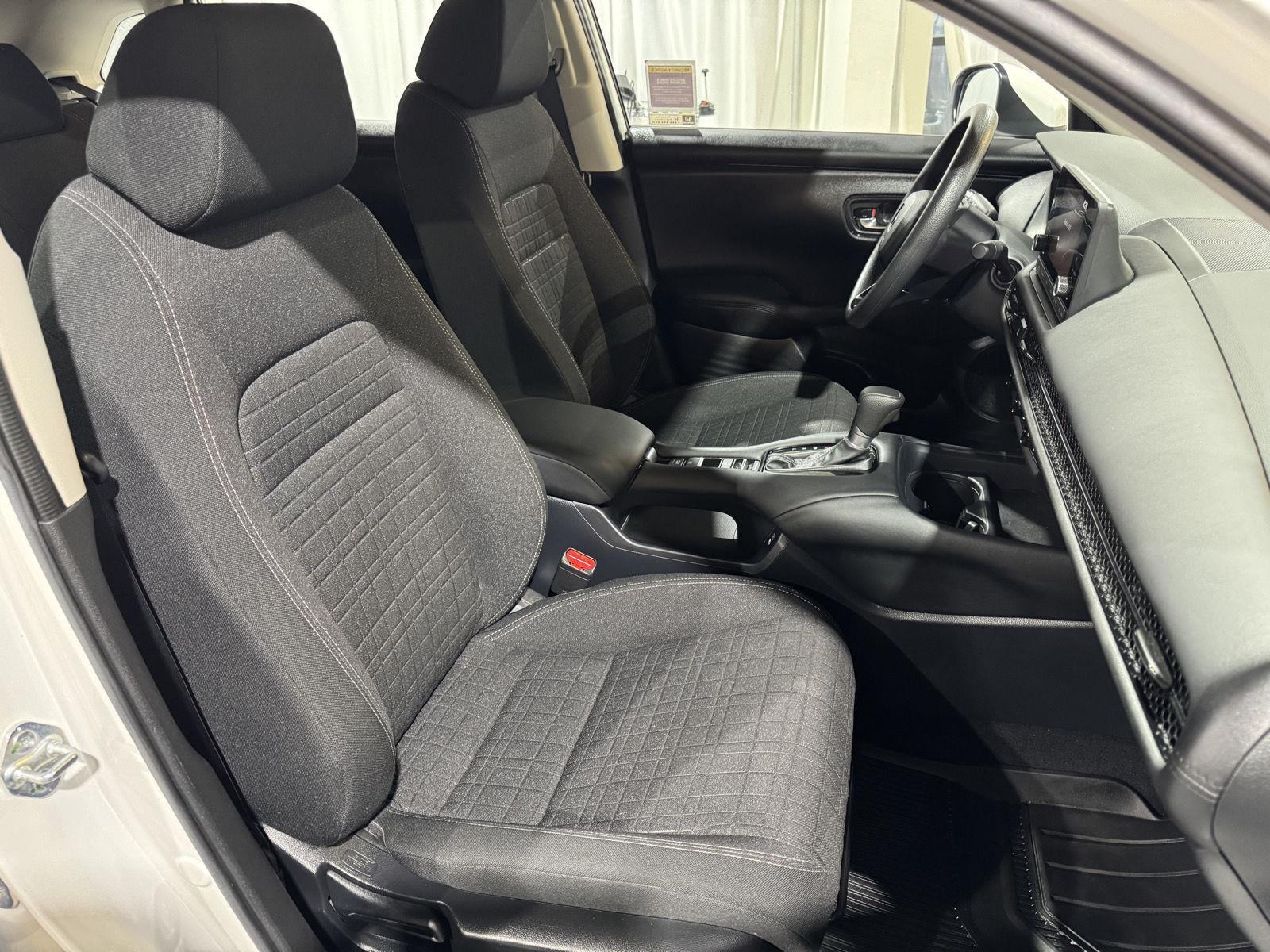 Vehicle photo 24