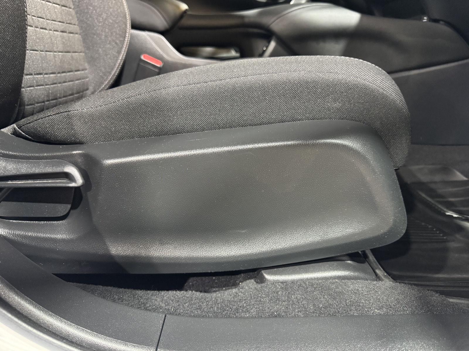 Vehicle photo 25