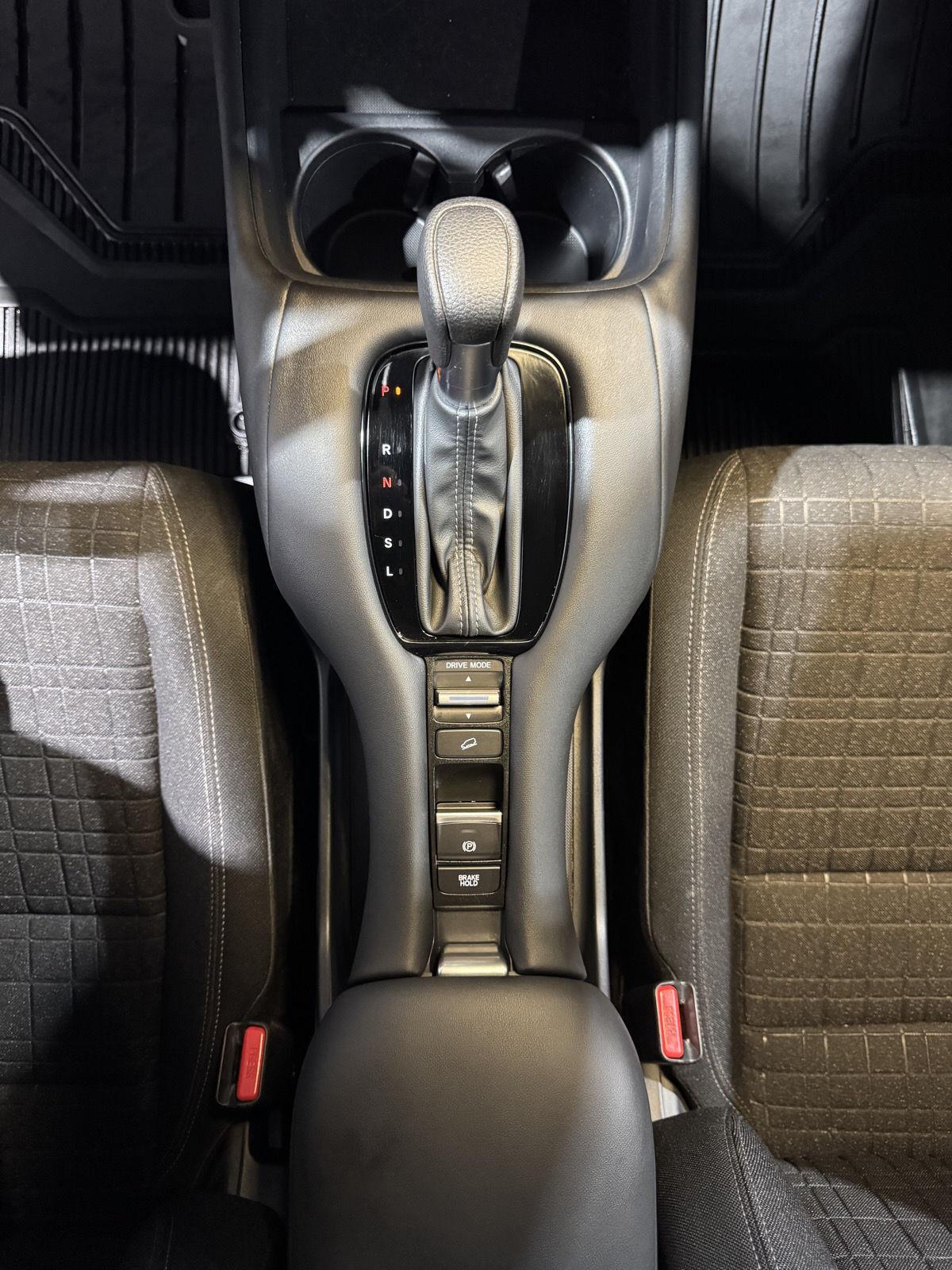 Vehicle photo 29